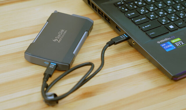 Through the PRO-BLADE TRANSPORT portable shell, we can connect to a computer to access the data in the PRO-BLADE SSD Mag. If a camera supports USB-C external storage function, it can also be directly connected to the PRO-BLADE SSD Mag and PRO-BLADE TRANSPORT in which the direct recording files are saved.