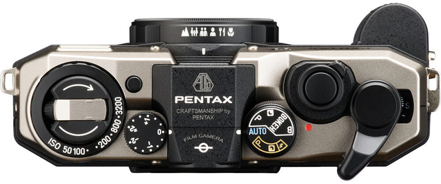 PENTAX lance officiellement l'appareil photo argentique léger PENTAX 17 !Utilise le format demi-image, conçu pour la prise de vue en image droite