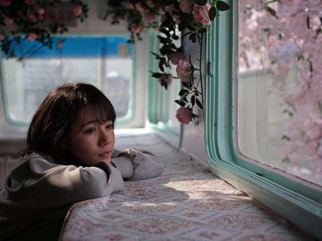 先前流出的 Insta360 間諜照中的新相機，疑似搭載 M43 片幅感光元件？