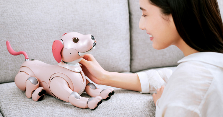 Sony機器狗aibo誕生4週年限量新色「草莓牛奶」發售，建議售價約NT$ 55,000